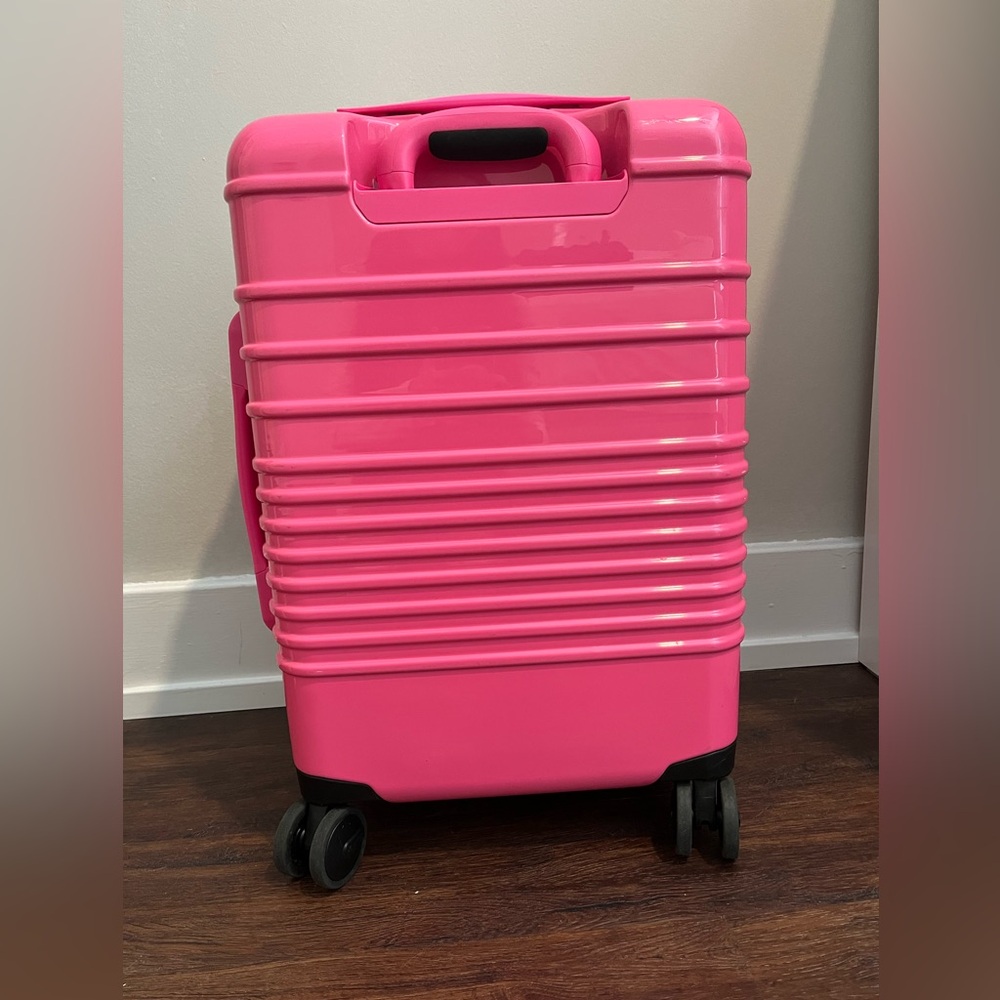 (STILL AVAILABLE 💕) Beis The Carry-On Roller in Barbie Pink